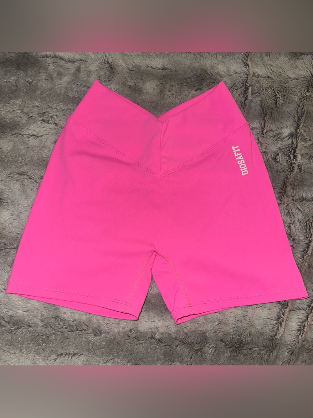 LIKE NEW women’s small ‘Diosa Fit’ hot pink fierce pocket shorts